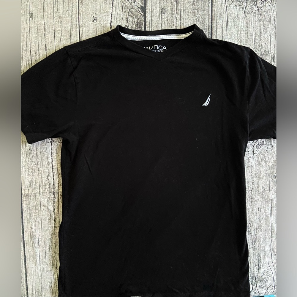 Nautica Boys V-neck short sleeve tee. Boys size XL (18-20).